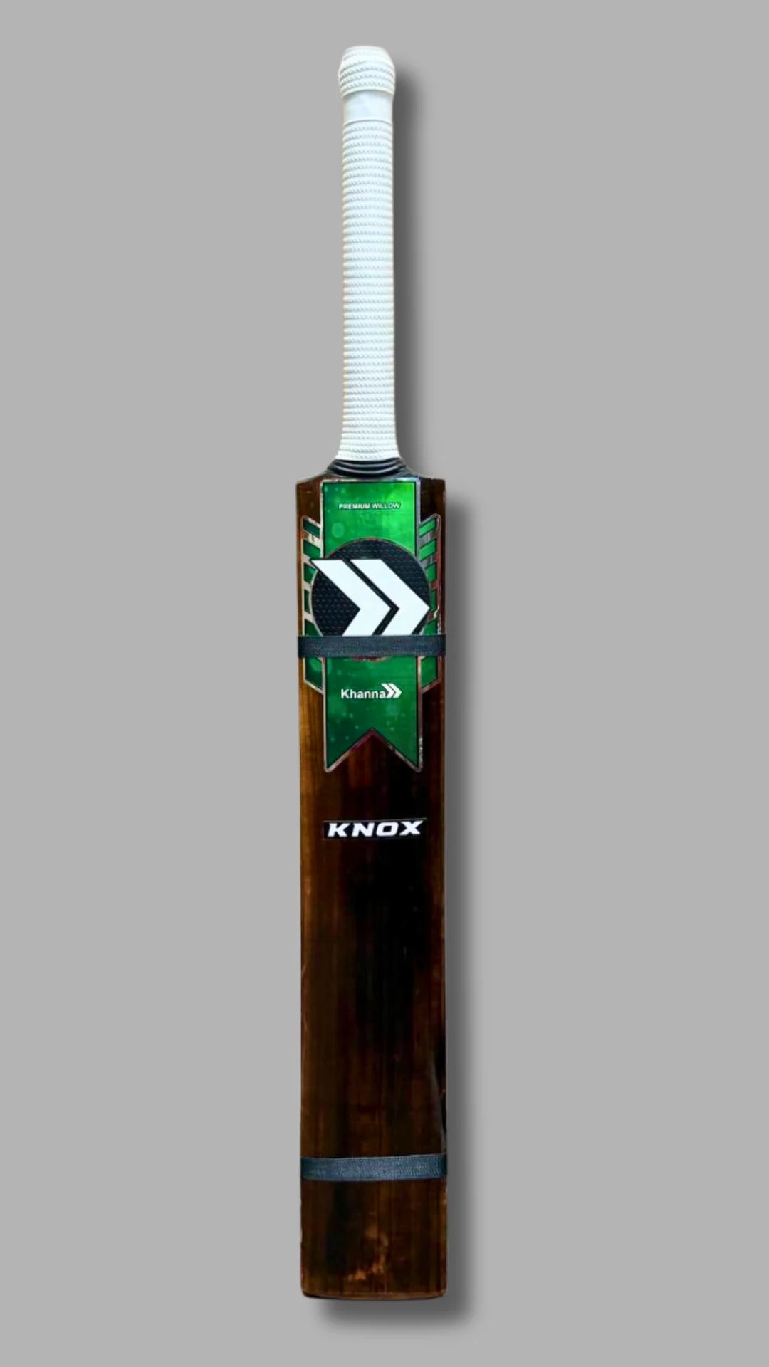 Khanna Knox ( Medium Blade - Burn Bat)
