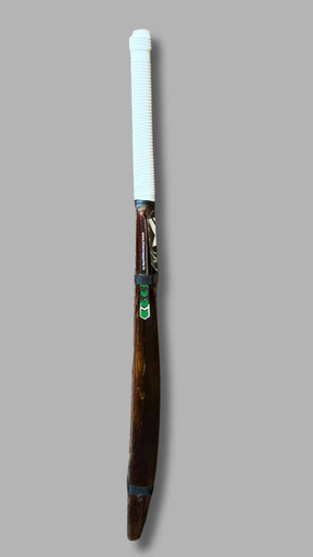 Khanna Knox ( Medium Blade - Burn Bat)